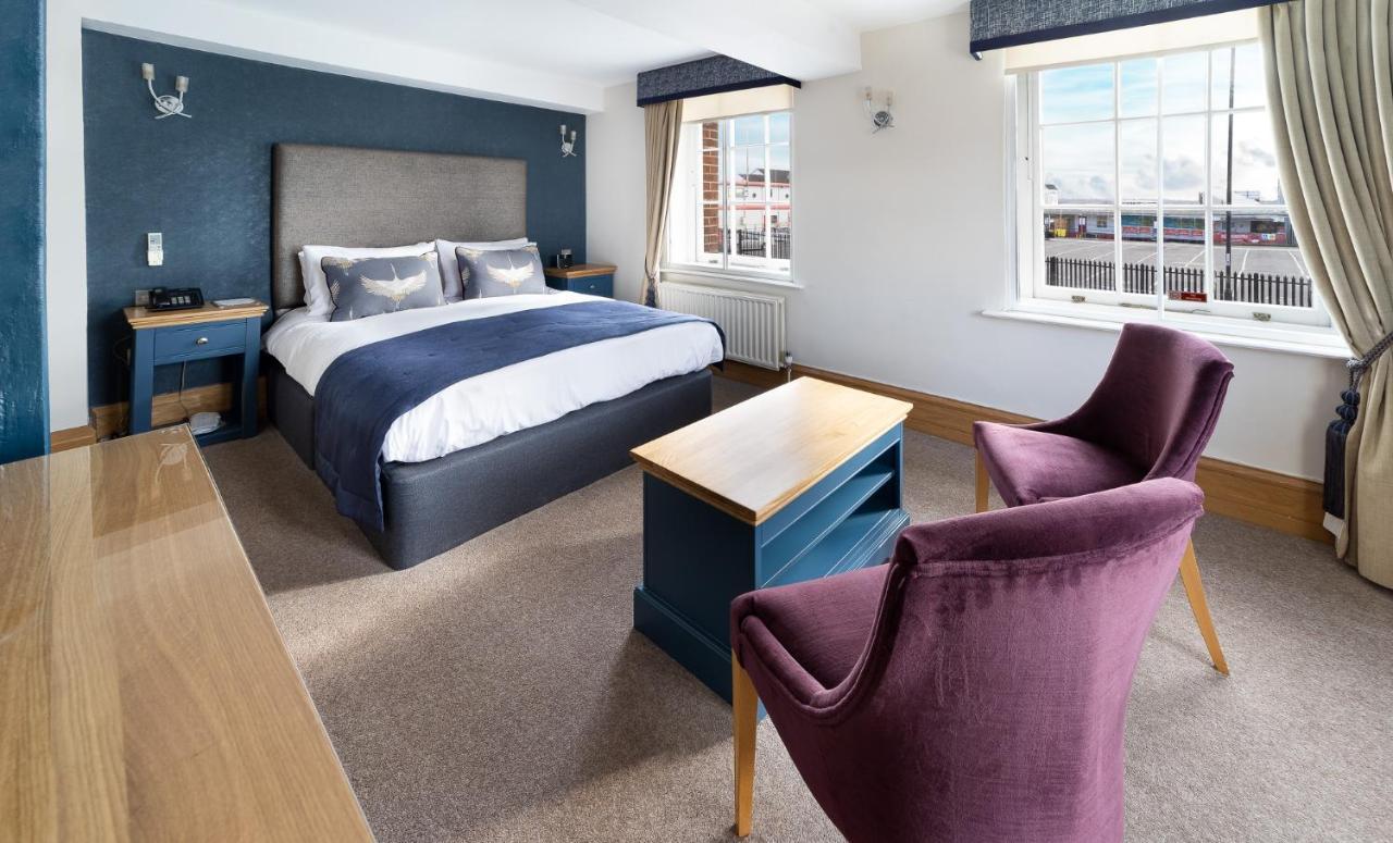 Ennios Boutique Hotel Southampton Esterno foto A bedroom at The Swan Hotel