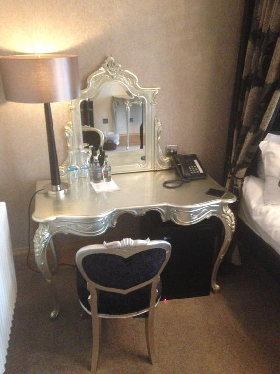 Ennios Boutique Hotel Southampton Camera foto A dressing table